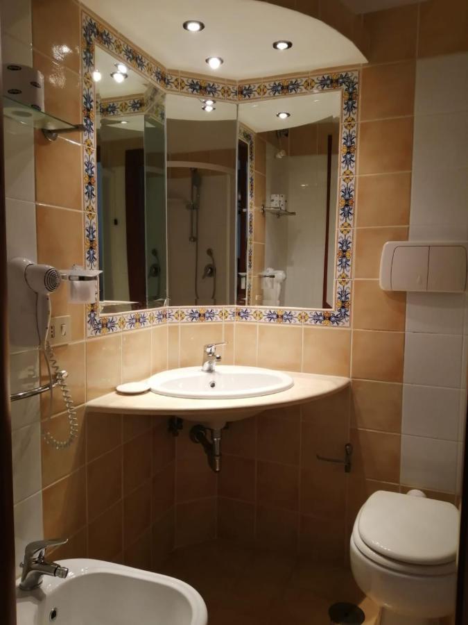 Hotel Parigino Palinuro Esterno foto