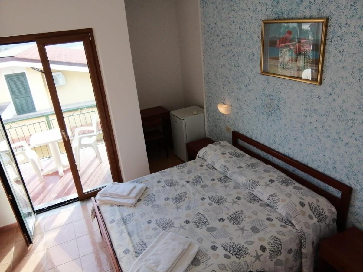 Hotel Parigino Palinuro Esterno foto