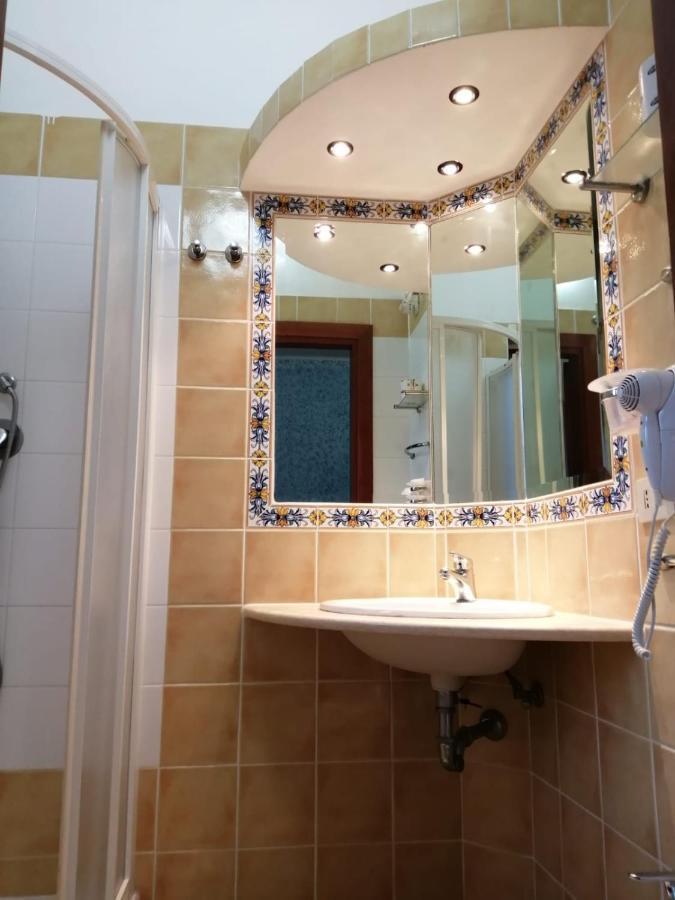 Hotel Parigino Palinuro Esterno foto